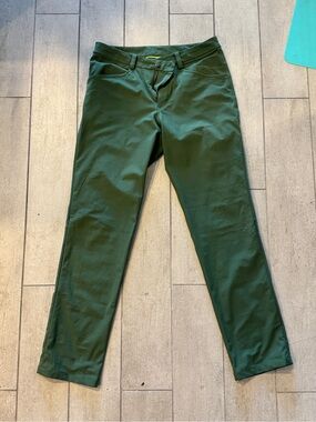Men’s Lululemon ABC Stretch Chino Pants in Hunter Green